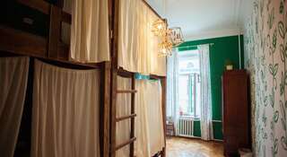 Гостиница «Полосатый хостел» Санкт-Петербург Кровать в общем четырехместном номере-3